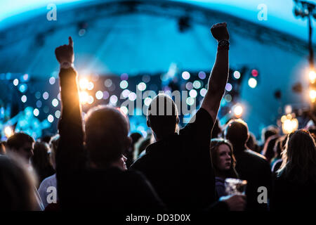 Aberystwyth Wales UK, Samstag, 24. August 2013 den zweiten Tag der großen Tribute Festival 2013, Wales nur Musikfestival Cover Bands gewidmet. August Bank Holiday Wochenende 2013 Photo Credit: Keith Morris/Alamy Live-Nachrichten Stockfoto