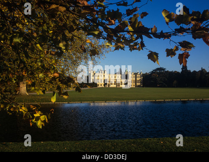 Blick über den Fluss Cam in Richtung Audley End House, Essex, England, Großbritannien Stockfoto