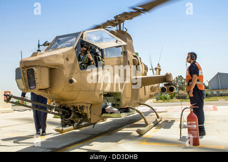 Israelische Luftwaffe (IAF) Hubschrauber, Bell AH-1 Cobra auf dem Boden Stockfoto