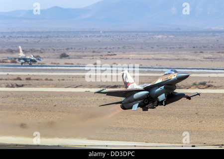 Israelische Luftwaffe (IAF) F-16A (Netz) Kampfjet beim Start Stockfoto