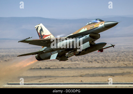 Israelische Luftwaffe (IAF) F-16A (Netz) Kampfjet beim Start Stockfoto