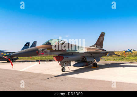 Israelische Luftwaffe (IAF) Kampfjet F-16A (Netz) auf dem Boden Stockfoto