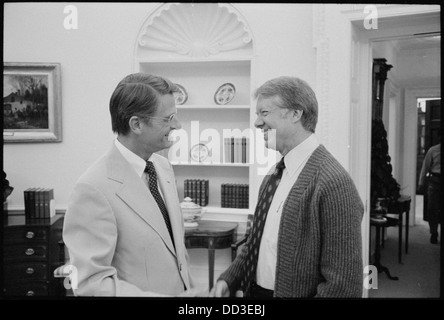 Senator James Sasser, Jimmy Carter und Senator Edmund Muskie während eines Treffens mit Senatoren. --175152 Stockfoto