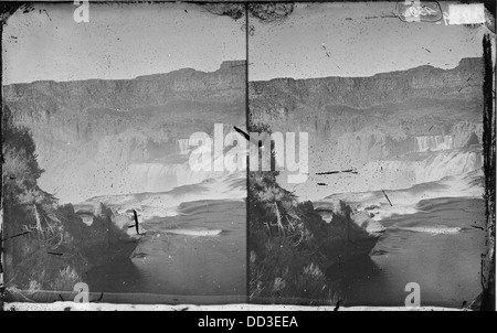 Dieses Bild zeigt die Shoshone Falls in Twin Falls, Idaho. Bekannt als „Niagara des Westens“, sind die Wasserfälle ein bedeutendes Naturdenkmal, berühmt für ihre Schönheit und ihren starken Wasserfluss. Stockfoto