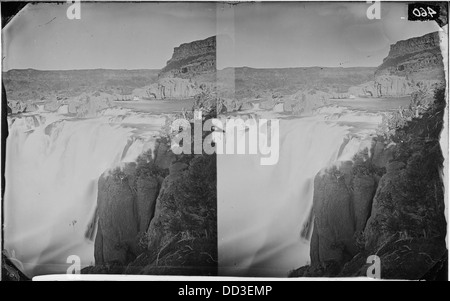 Die Shoshone Falls am Snake River in Idaho sind ein dramatischer natürlicher Wasserfall. Er gehört zu den größten in den Vereinigten Staaten und zeigt eine eindrucksvolle Darstellung des Wassers, das über eine Klippe in den Fluss darunter stürzt. Stockfoto
