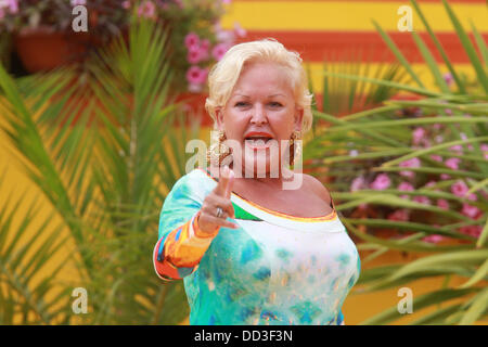 Angelika Milster ist während einer Probe für das Programm "Immer Wieder Sonntags" vom Sender ARD im Europapark in Rust, Deutschland, 24. August 2013 abgebildet. Foto: Bodo Schackow Stockfoto