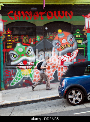 Ein Chinatown-Wandbild in der Sacramento Street in Chinatown, San Francisco. Stockfoto