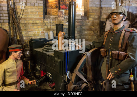 Ersten Weltkrieg ein Diorama des deutschen Soldaten an der Feldküche im Musée Hooge Krater bei Zillebeke, West-Flandern, Belgien Stockfoto