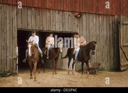 EVERLY BROTHERS über 1960 mit Phil auf der linken Seite und Don rechts mit Freundin. Foto Jack Stager Stockfoto