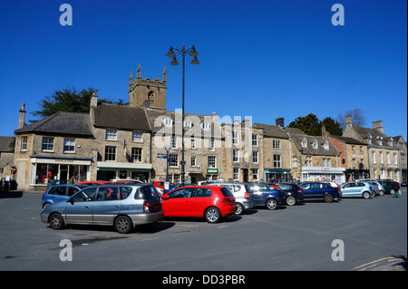Der Marktplatz in Stow-on-the-Wold, Gloucestershire, England. Stockfoto
