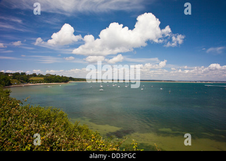 Jachten verankert in Studland Bay in der Nähe von Swanage, Dorset, England, UK Stockfoto