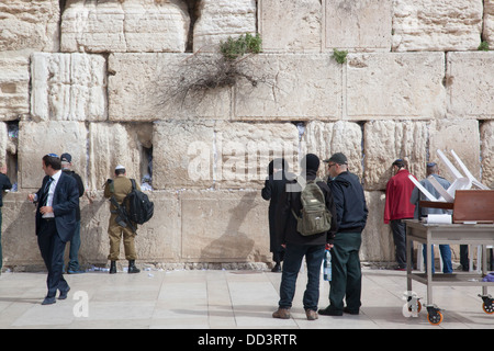 Klagemauer, heilige Stätte für Juden und Christen, Jerusalem, Israel, ca. 17. Februar 2013.  Wo sind die Männer beten. Stockfoto