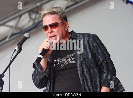 David van Day Peforming mit Sue Moxley in Havering zeigen, Harrow Lodge Park unterstützt, Essex. Stockfoto