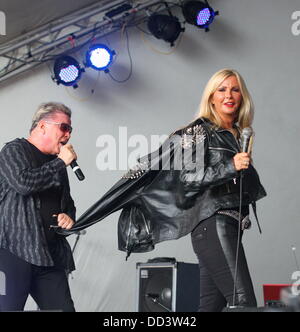 David van Day Peforming mit Sue Moxley in Havering zeigen, Harrow Lodge Park unterstützt, Essex. Stockfoto