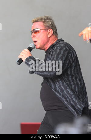 David van Day Peforming mit Sue Moxley in Havering zeigen, Harrow Lodge Park unterstützt, Essex. Stockfoto