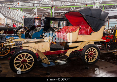 De Dietrich 24HP Auto Inside the National Motor Museum in Beaulieu in Beaulieu, Hampshire, England, Großbritannien, Uk Stockfoto