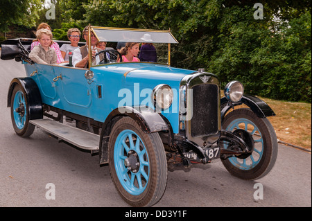 Ein altes Auto auf das National Motor Museum in Beaulieu in Beaulieu, Hampshire, England, Großbritannien, Uk Stockfoto