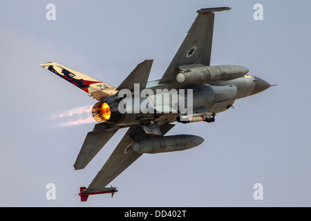 Israelische Luftwaffe (IAF) Kampfjet F-16A (Netz) im Flug Stockfoto