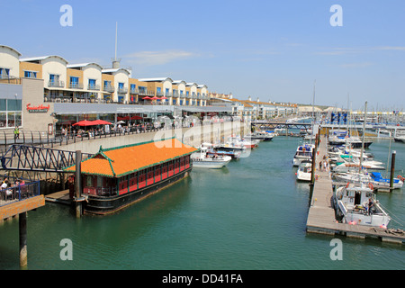 Geschäfte bei Brighton Marina Village, East Sussex, England UK Stockfoto