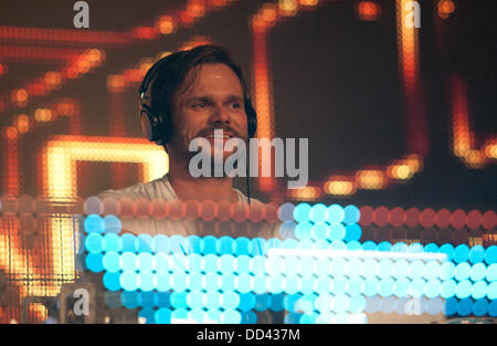 London, UK. 24. August 2013. "Tensnake" im Bild während des Tages eines South West vier Music Festival in Clapham Common, London. Bildnachweis: Robert Fisher/Alamy Live-Nachrichten Stockfoto