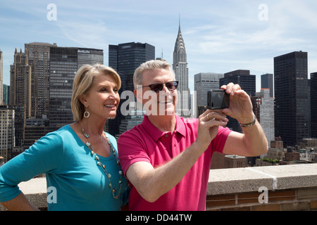 Attraktive Reife paar Pose für Selbstporträt, NYC Stockfoto