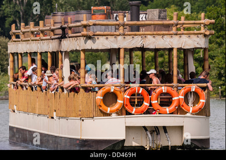 Die Jungle cruise am Longleat Abenteuer und Safari-Park in Wiltshire, England, Großbritannien, Vereinigtes Königreich Stockfoto