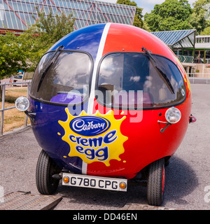 Die Cadbury Creme Ei Auto an das National Motor Museum in Beaulieu in Beaulieu, Hampshire, England, Großbritannien, Uk Stockfoto