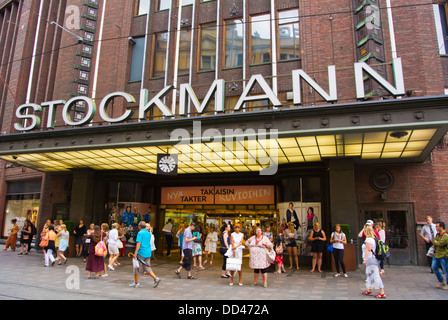 Aleksanterinkatu Eingang des Kaufhaus Stockmann ein beliebter Treffpunkt zeigen zentrale Helsinkii-Finnland-Nordeuropa Stockfoto