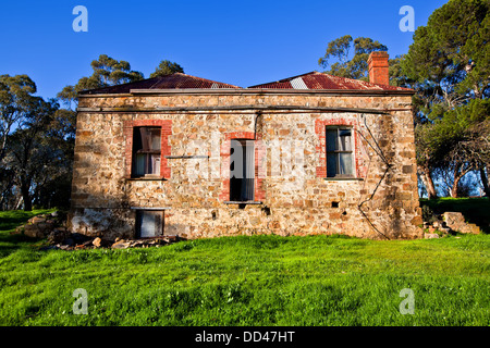 Alten verlassenen Bauernhaus auf der Wiesen Straße Fleurieu-Halbinsel in South Australia Stockfoto