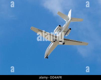 Privat-Jet auf der Zielseite Ansatz Stockfoto