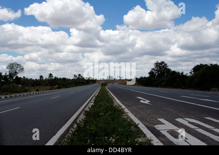 Nationalstraße Nr. 7. Salem, Bangalore Strecke. Stockfoto