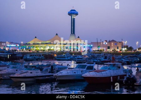 Marina Mall in der Nacht, Abu Dhabi, Vereinigte Arabische Emirate Stockfoto