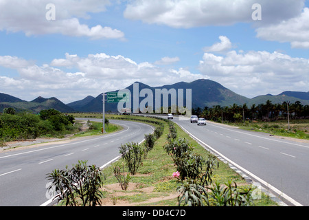 Nationalstraße Nr. 7. Salem, Bangalore Strecke. Stockfoto