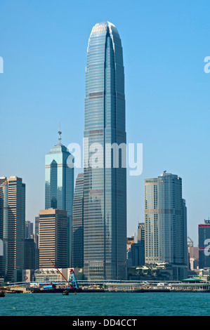 Wolkenkratzer zwei International Finance (2 IFC) und andere vielstöckige Gebäude im Central District von Hong Kong Stockfoto