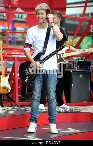 Niall Horan von One Direction, die Durchführung auf NBC "Today" am Rockefeller Plaza am 23. August 2013 in New York City Stockfoto