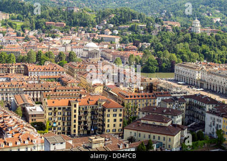 Blick auf Piazza Vittorio Vento in Turin Italien Dächer. Stockfoto