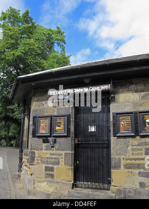 Die gruselige Wee Shop im Friedhof, Greyfriars Kirkyard, Altstadt, Edinburgh, Schottland, UK Stockfoto