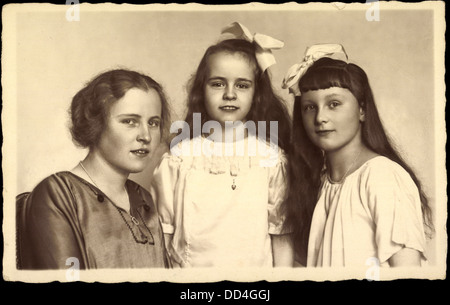 AK Karoline Zur Lippe, Prinzessin Sieglinde Zur Lippe, Komtesse Lori; Stockfoto