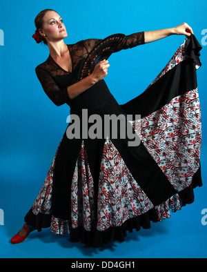 Flamenco Tanz bewegt, Dame in einem schwarzen Kleid mit Ventilator Stockfoto