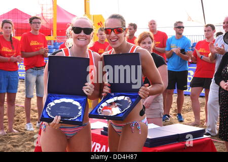 Margate, Großbritannien. 25. August 2013. Läufer oben die Damen Volleyball England Beach Tour 2013 - Shauna Mulin/Alexandra Vajdova abgehaltenen Margate Main Sands, Margate, Kent, England Credit: Grant Burton/Alamy Live News Stockfoto