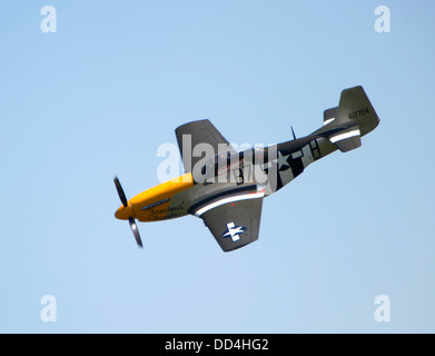 P51 uns WW11 Kämpfer auf dem Display an Duxford Classic Wings Air anzeigen Stockfoto