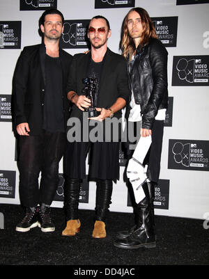 25. August 2013 bereiten Fotos im Presseraum während "MTV 2013 Video Music Awards' war das Barclays Center in Brooklyn, New York - New York, New York, USA - 30 SECONDS TO MARS. (Bild Kredit: Nancy Kaszerman/ZUMAPRESS.com ©) Stockfoto