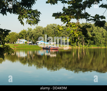 Whites Fähre ist eine Kabel-Fährverbindung über den Potomac River in Maryland, USA in Betrieb. Stockfoto