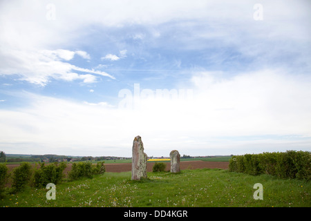 Stehender Stein "Les Pierres Jumelles" in der Nähe von Mont-Saint-Eloi, Nord passe de Calais, Frankreich Stockfoto