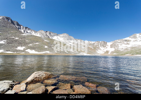 Der Gipfel und Seen des Mount Evans, in der Nähe von Denver, Colorado, USA Stockfoto