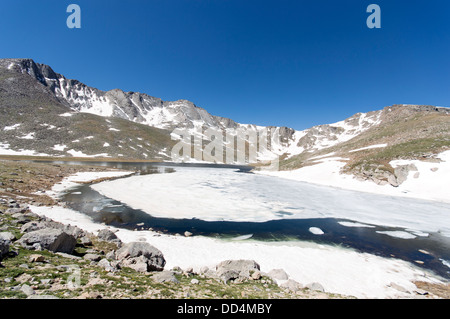 Der Gipfel und Seen des Mount Evans, in der Nähe von Denver, Colorado, USA Stockfoto