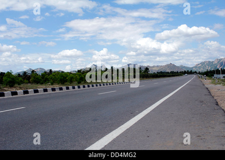 Nationalstraße Nr. 7. Salem, Bangalore Strecke. Stockfoto