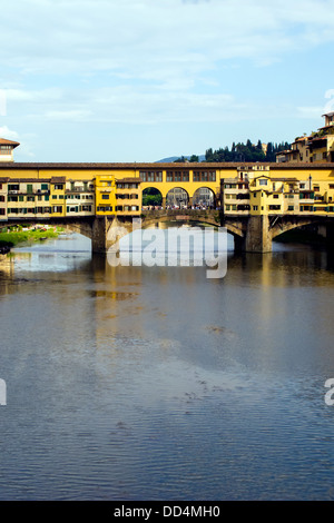 Die berühmte Ponte Vecchio ist eine der Hauptattraktionen in Florenz Italien Stockfoto