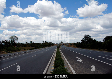 Nationalstraße Nr. 7. Salem, Bangalore Strecke. Stockfoto