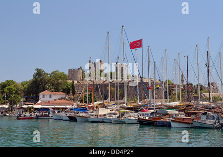 Stadt Bodrum Hafen und Schloss von St. Peter, Provinz Mugla, Türkei Stockfoto